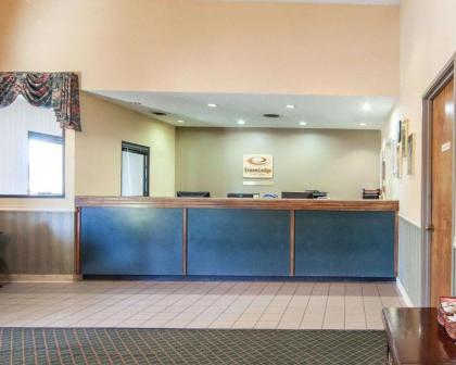 Econo Lodge Inn And Suites East - image 3