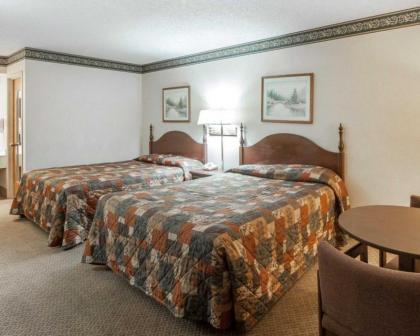 Econo Lodge Inn And Suites East - image 5