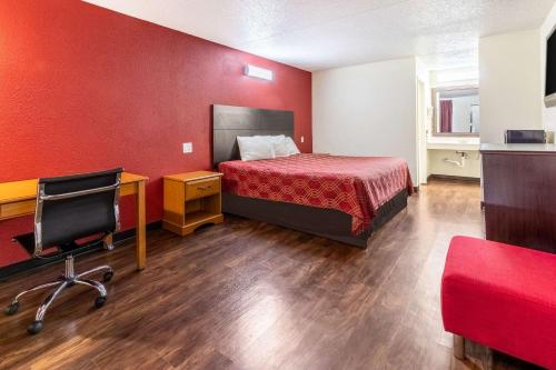 Econo Lodge Knoxville - image 4