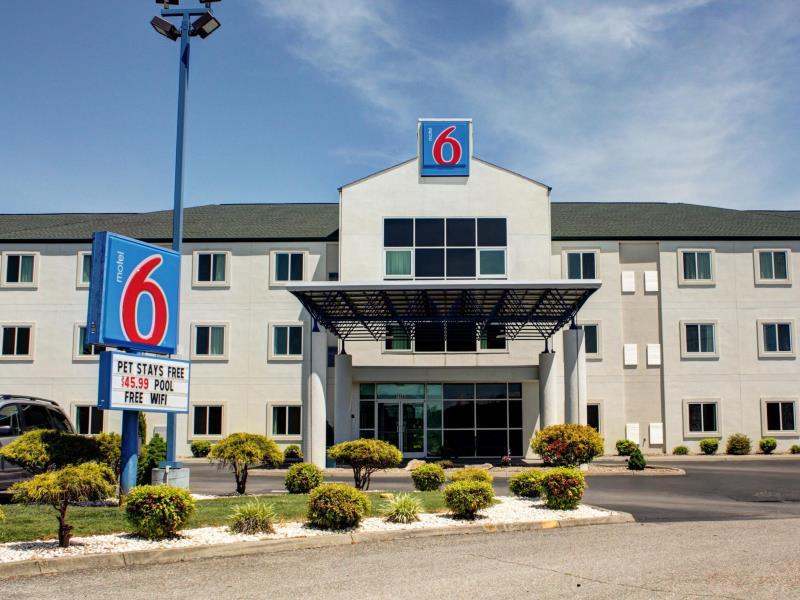 Americas Best Value Inn-Knoxville East - image 2