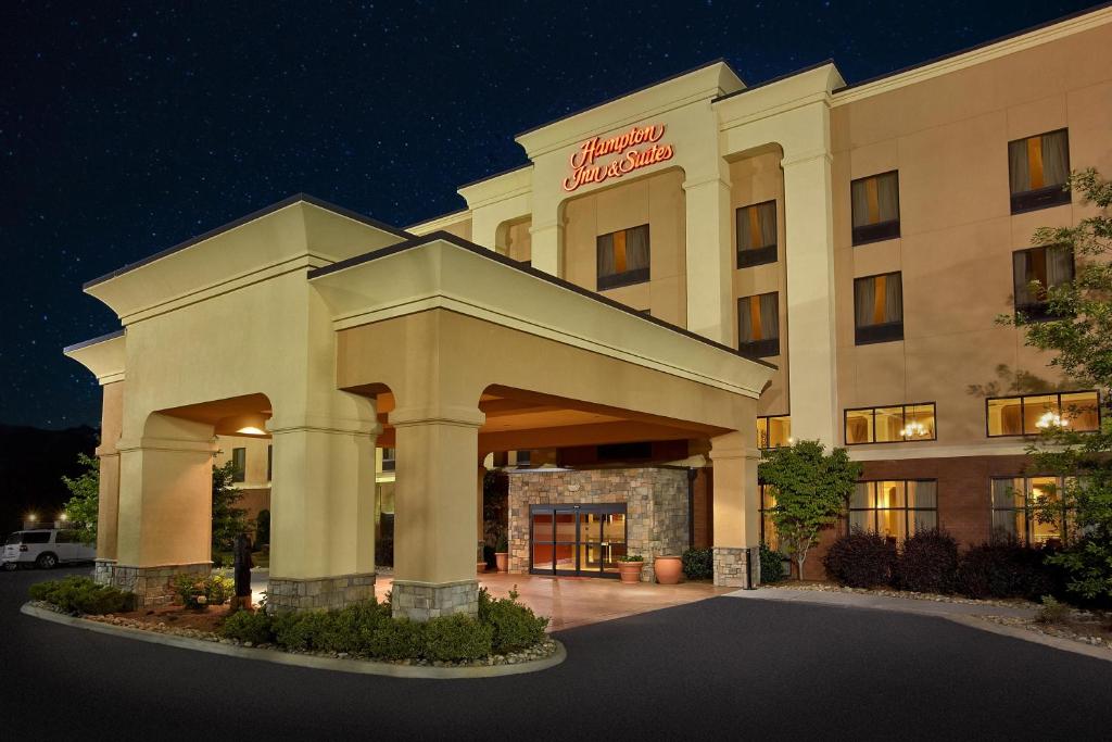 Hampton Inn & Suites Sevierville at Stadium Drive - main image