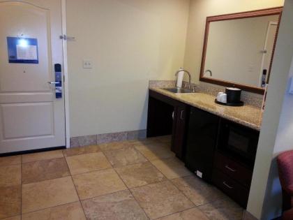 Hampton Inn & Suites Sevierville at Stadium Drive - image 13