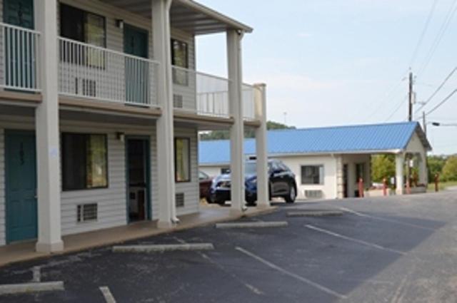 Americas Best Value Inn Kodak - Sevierville - image 2