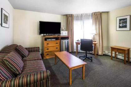 Quality Inn - image 10