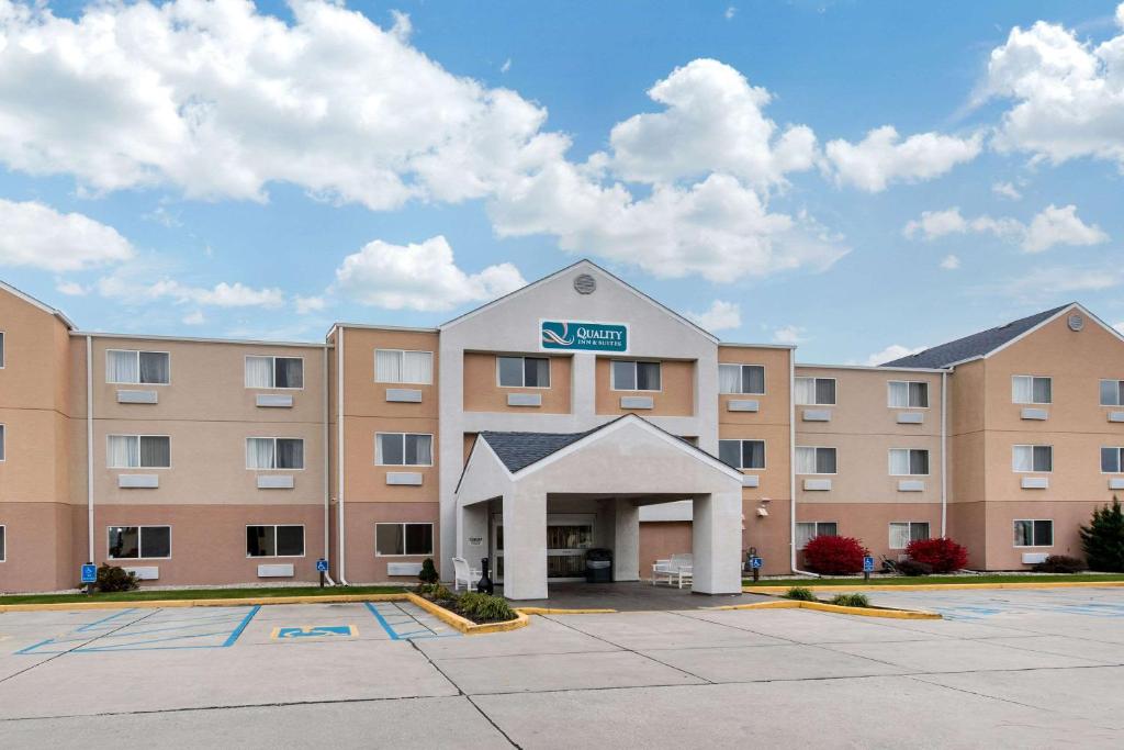 Quality Inn & Suites - main image