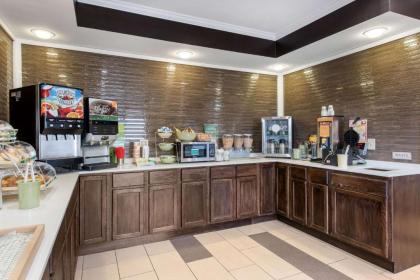 Quality Inn & Suites - image 12