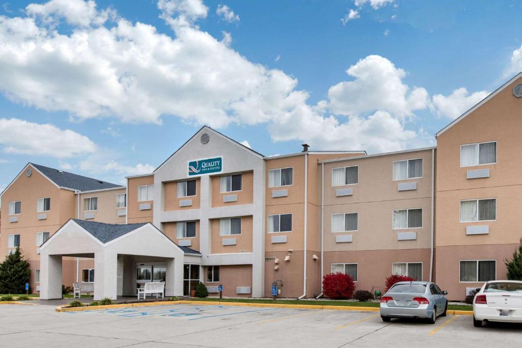 Quality Inn & Suites - image 5