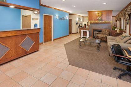 Days Inn & Suites by Wyndham Kokomo - image 3