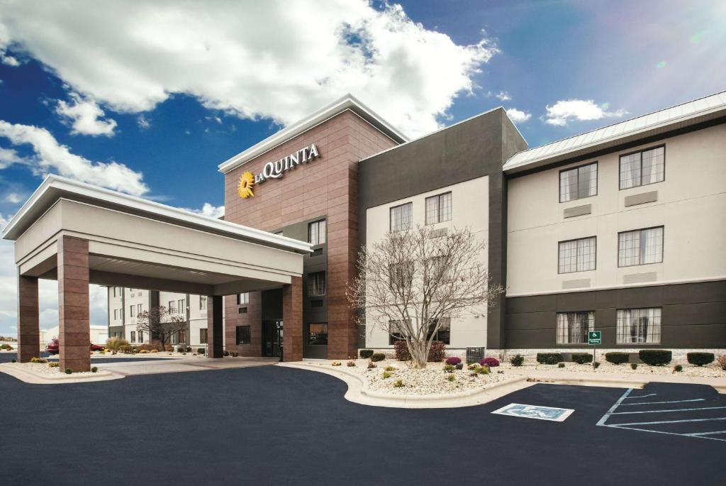 La Quinta by Wyndham Kokomo - main image