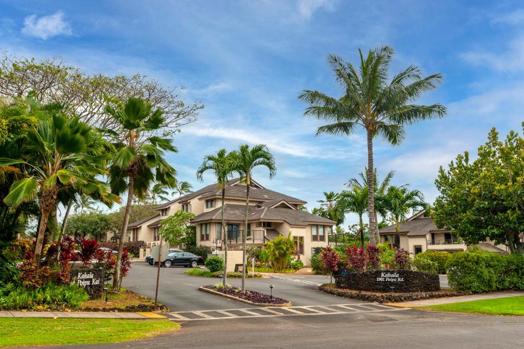 Ocean view plus close to everything in Poipu - walk to beaches restaurants - image 5