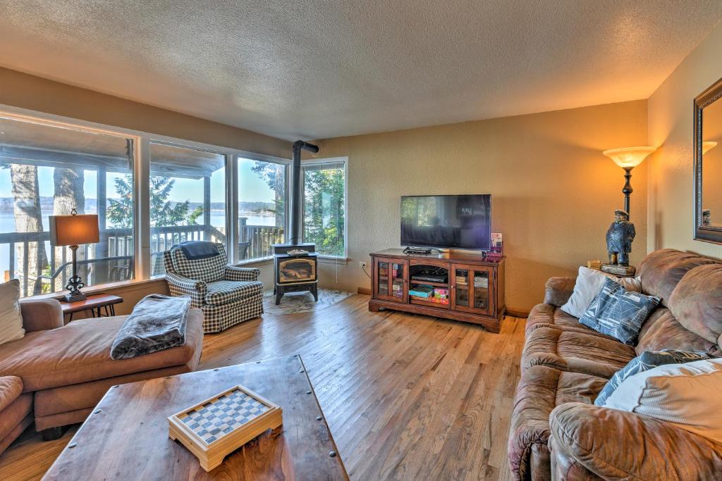 Cozy La Conner Home with Views and Deck Steps from Bay! - image 3