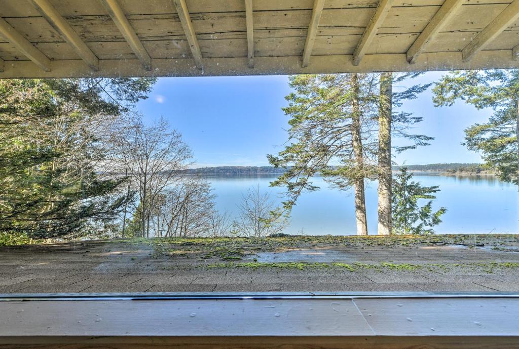 Cozy La Conner Home with Views and Deck Steps from Bay! - image 7