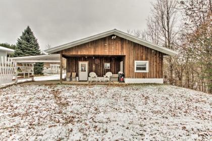 Rural La Crescent Home with Views on Minnesota Bluffs - image 7