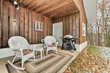 Rural La Crescent Home with Views on Minnesota Bluffs - image 8