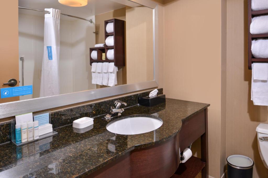 Hampton Inn South Hill - image 3