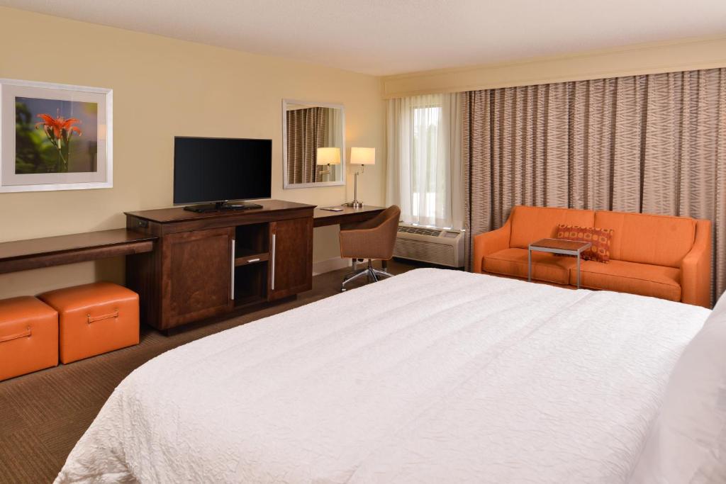 Hampton Inn South Hill - image 6