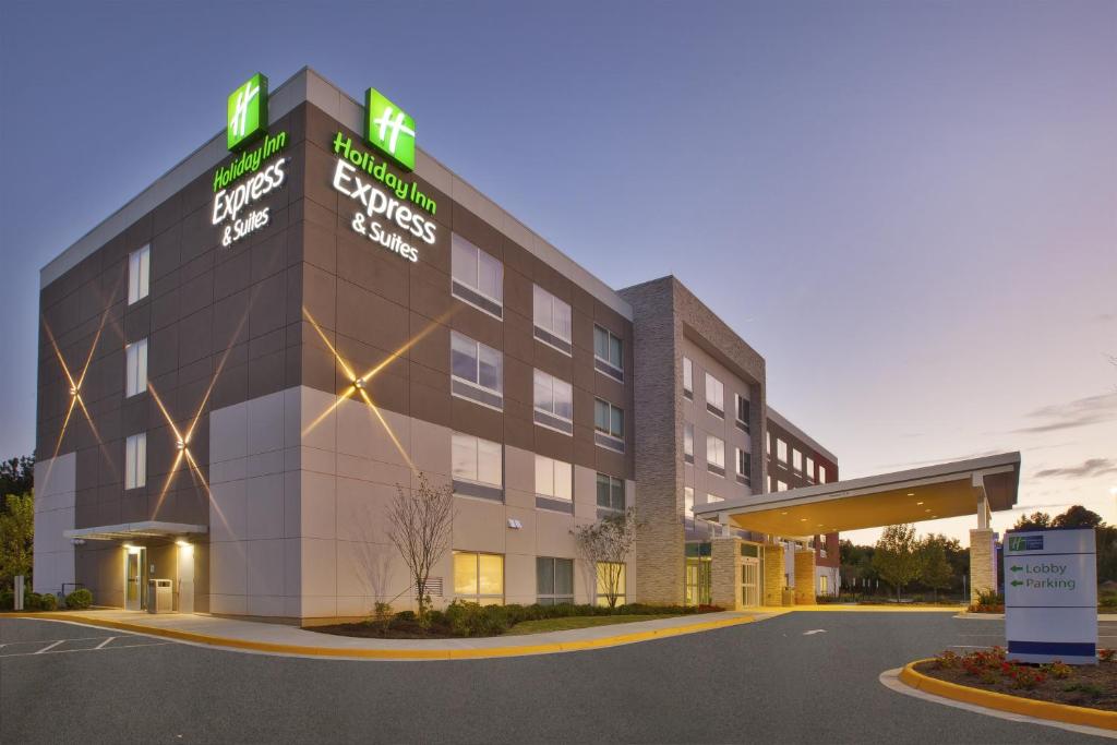 Holiday Inn Express and Suites South Hill an IHG Hotel - main image