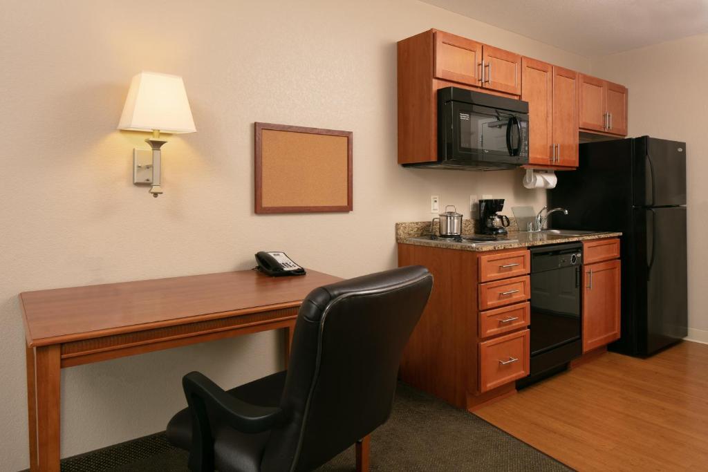 Candlewood Suites La Crosse an IHG Hotel - image 7