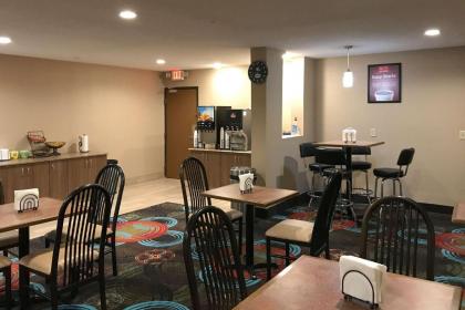 Econo Lodge La Crosse - image 12