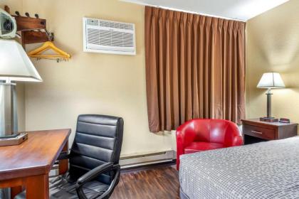 Econo Lodge La Crosse - image 14