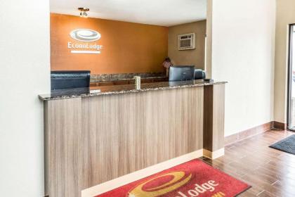 Econo Lodge La Crosse - image 8