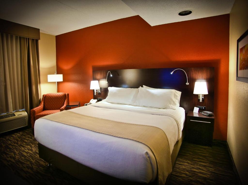 Holiday Inn & Suites Downtown La Crosse an IHG Hotel - image 7