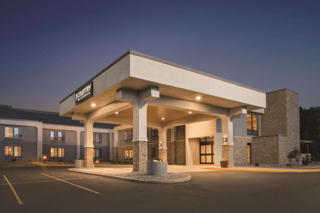 Country Inn & Suites by Radisson La Crosse WI - main image