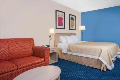 Norwood Inn & Suites La Crosse - image 11