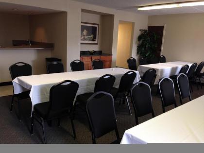 Norwood Inn & Suites La Crosse - image 4