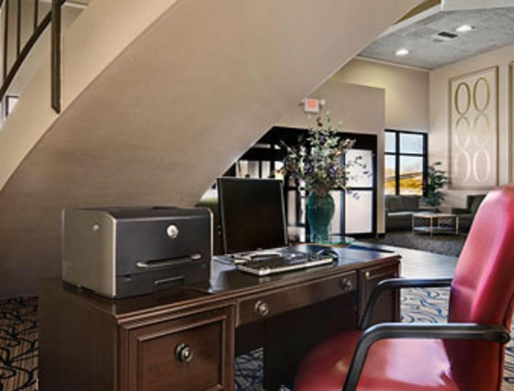 Norwood Inn & Suites La Crosse - image 5