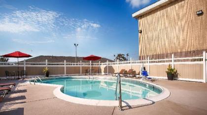 Best Western Ashbury Inn - image 5