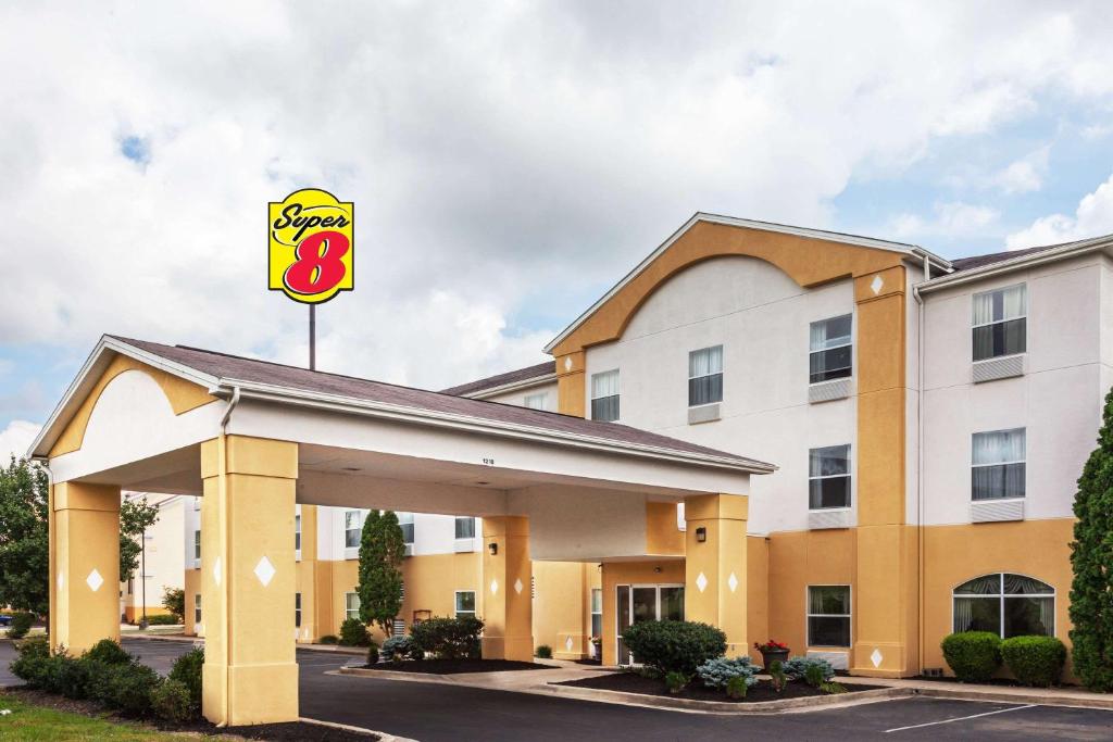 Super 8 by Wyndham La Grange KY - main image