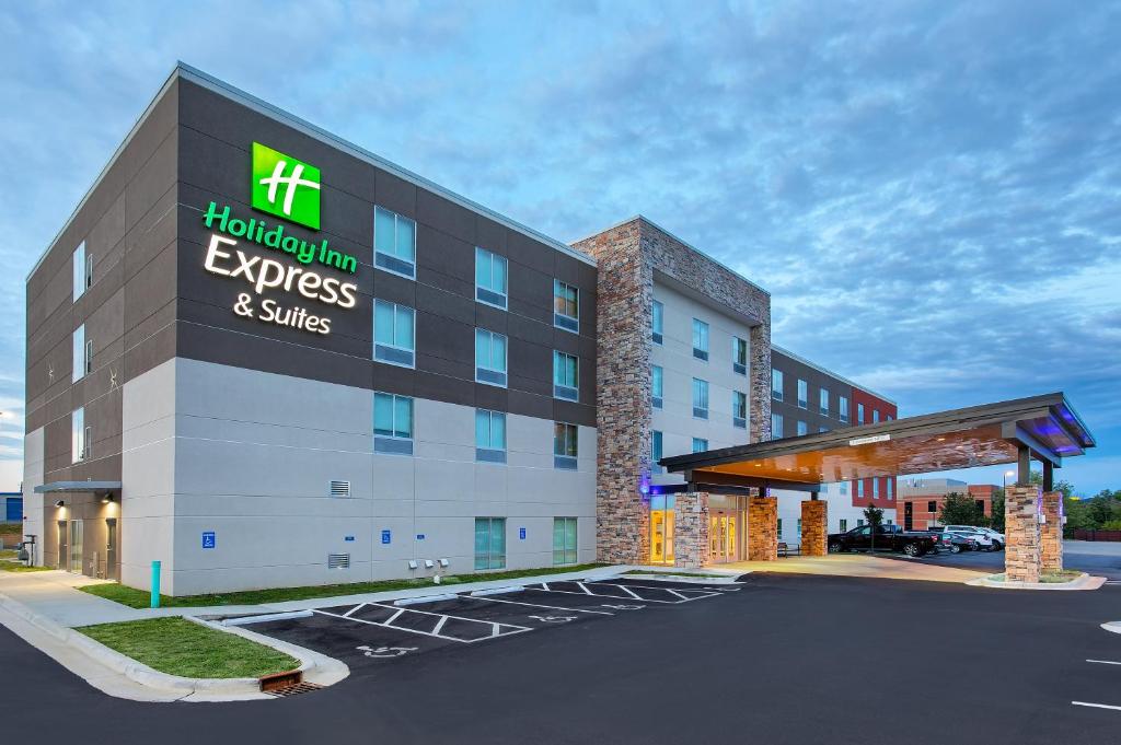 Holiday Inn Express & Suites - La Grange an IHG Hotel - main image