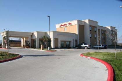 Hampton Inn La Grange - image 1