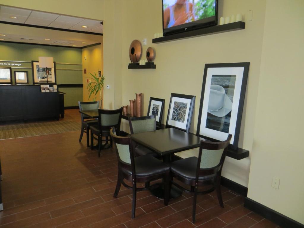 Hampton Inn La Grange - image 3