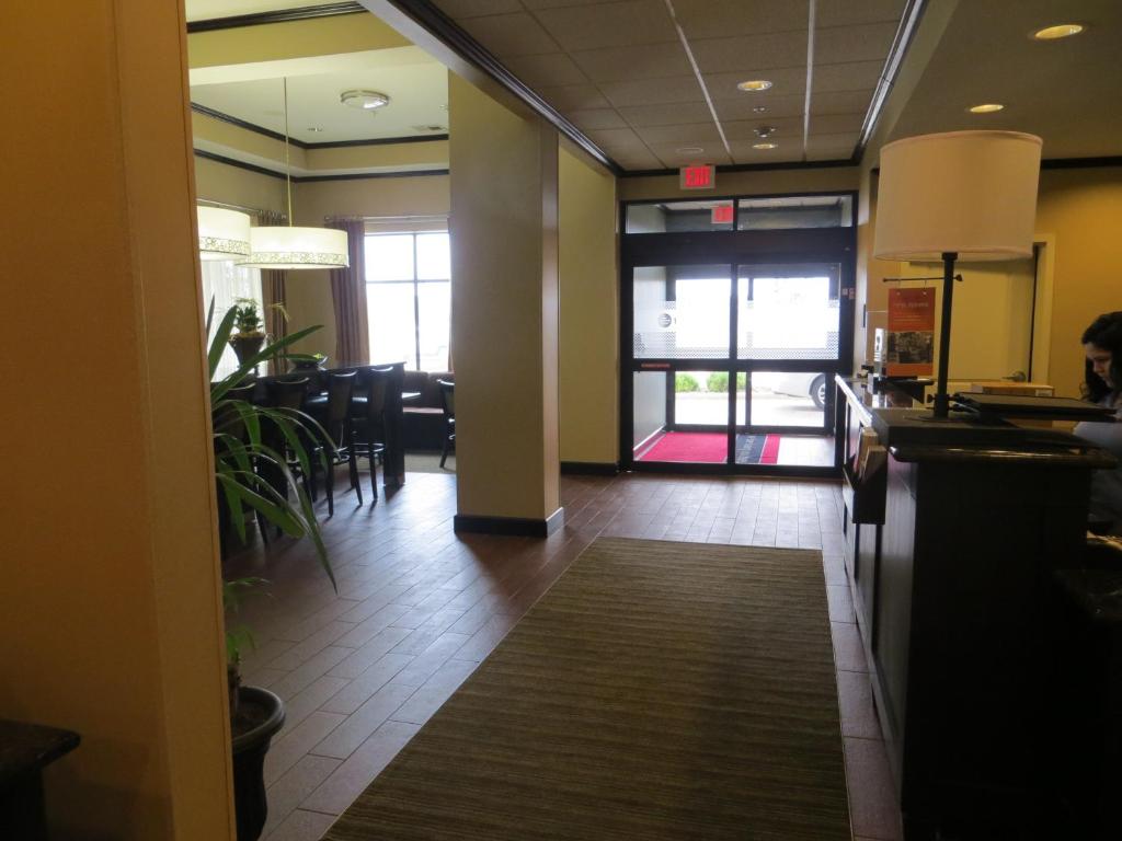 Hampton Inn La Grange - image 4