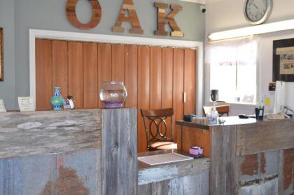 the Oak motel