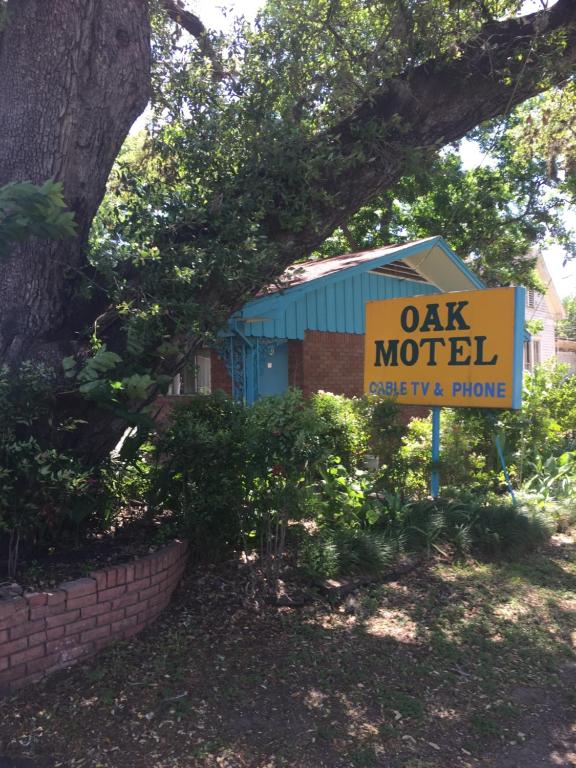 The Oak Motel - image 2