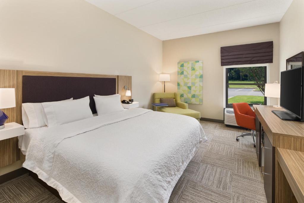 Hampton Inn Lagrange near Callaway Gardens - image 2