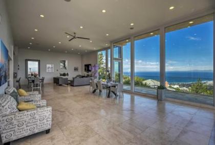 Luxury La Jolla Getaway with Pool and Coastline Views! - image 5