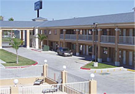 Texas Inn & Suites - image 2