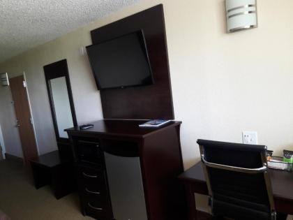 Americas Best Value Inn & Suites-Texas City/La Marque - image 4