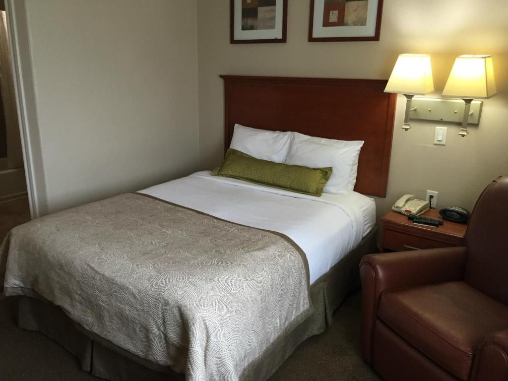 Candlewood Suites La Porte an IHG Hotel - image 2