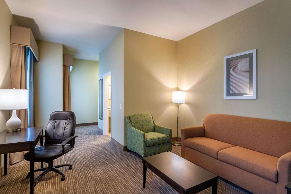 Quality Inn & Suites La Porte - image 3