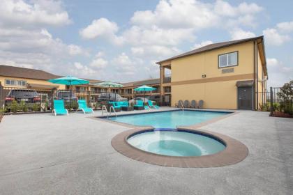 Days Inn & Suites by Wyndham La Porte - image 10