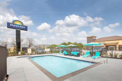 Days Inn & Suites by Wyndham La Porte - image 12