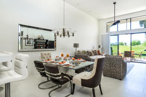 Designer Palm Springs Condo - main image