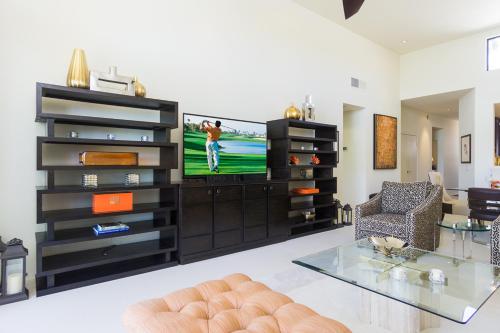 Designer Palm Springs Condo - image 3