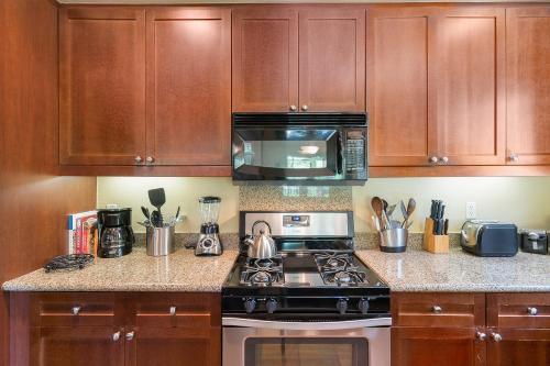 48756 Legacy Drive Condo - image 5