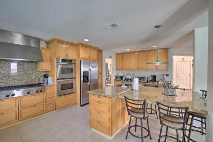 La Quinta Home Big Kitchen Walk to Tennis Garden - image 8